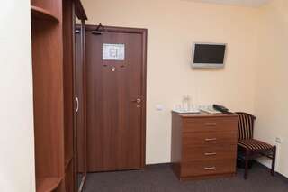 Гостиница Гостиный Дом Тобольск Двухместный номер эконом-класса с 2 отдельными кроватями-8